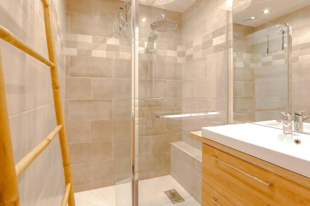 French Riviera 1 Bedroom On The Beach Facing Cannes เตอูล-ซูร์-แม ภายนอก รูปภาพ