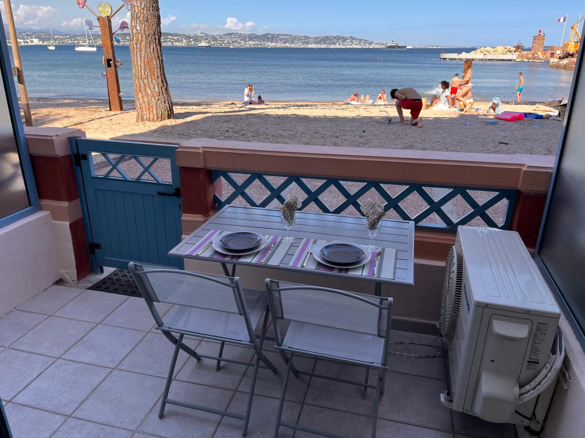 French Riviera 1 Bedroom On The Beach Facing Cannes เตอูล-ซูร์-แม ภายนอก รูปภาพ